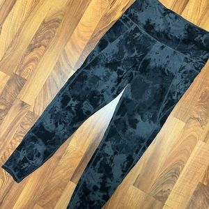 Soft printed leggings, size medium, EUC